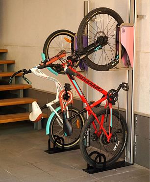 Вертикальная велопарковка-лифт VELO-UP Basic